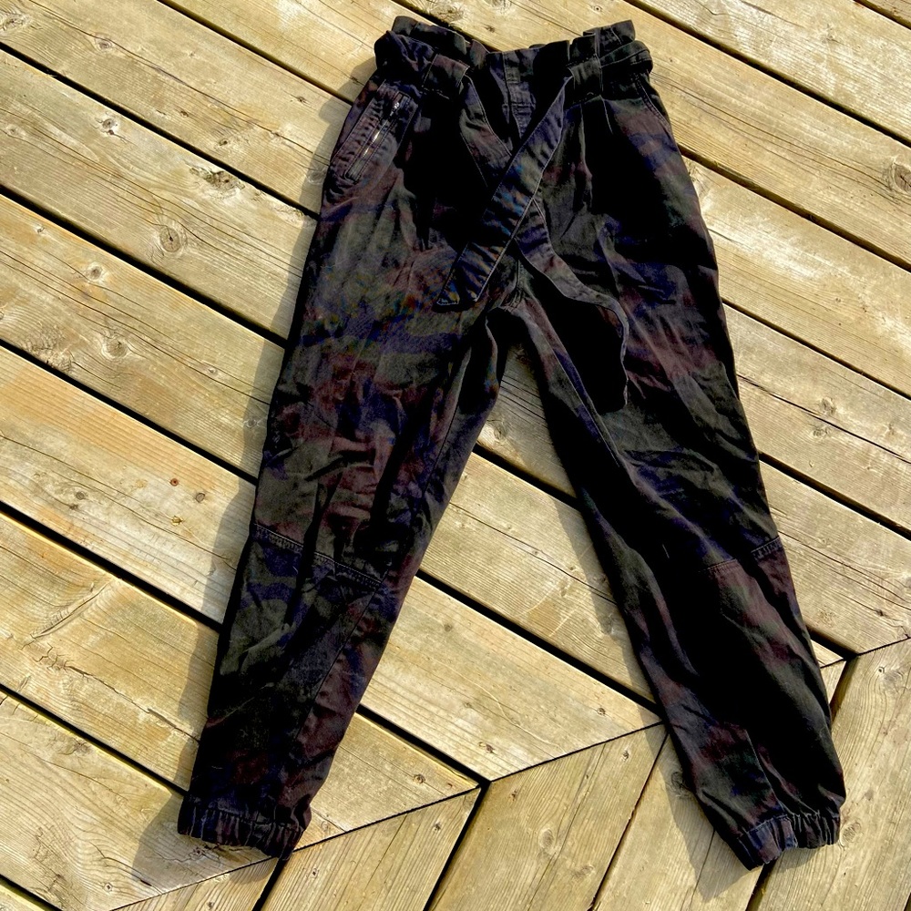 ZARA Camo Trousers 💚🖤